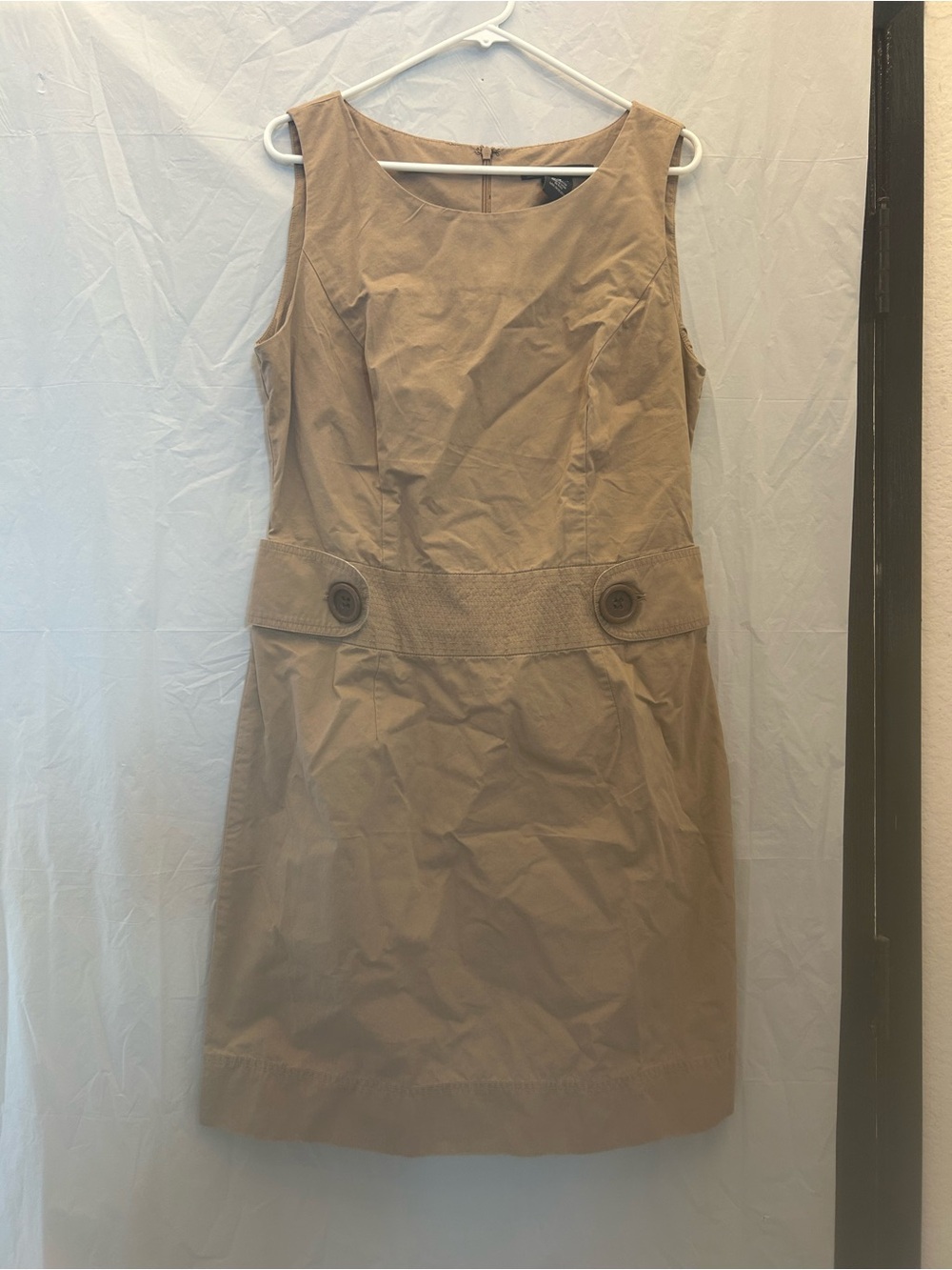 Willi Smith Sleeveless Tan Shift Dress with Buttoned Waistban 100% Cotton Sz 12